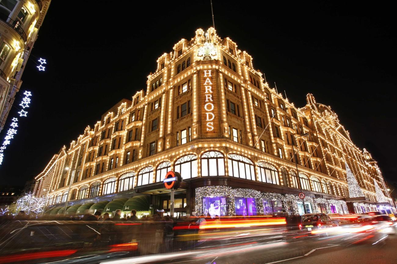 Harrods Londen prachtig verlicht in de avond