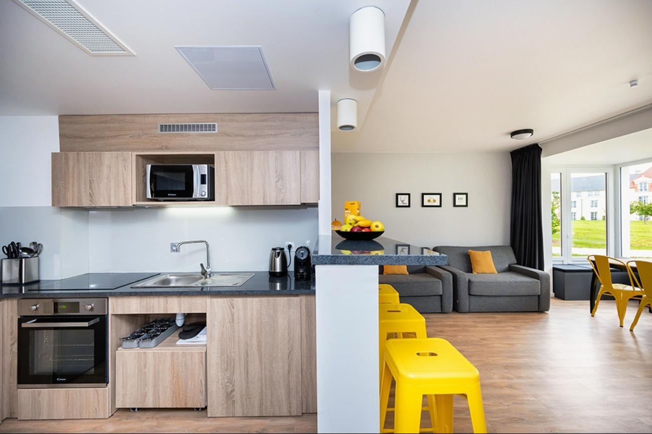 Staycity Aparthotel keuken en woonkamer
