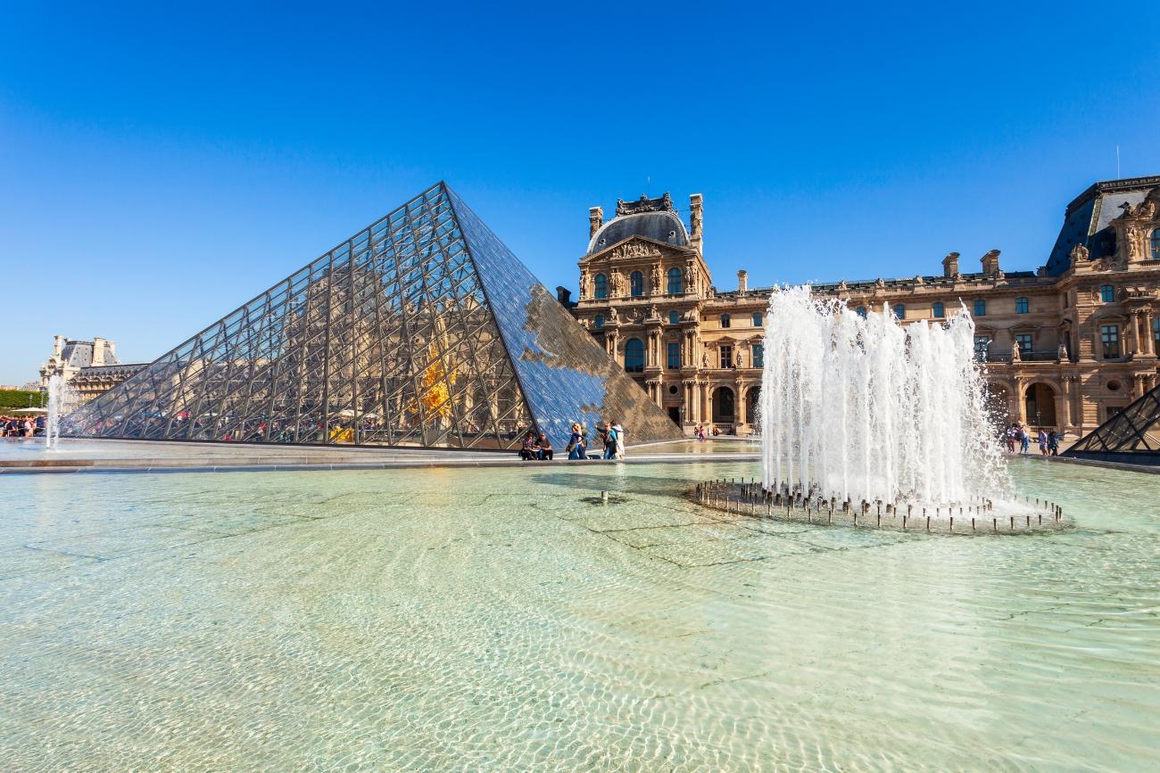 Louvre met fontein 
