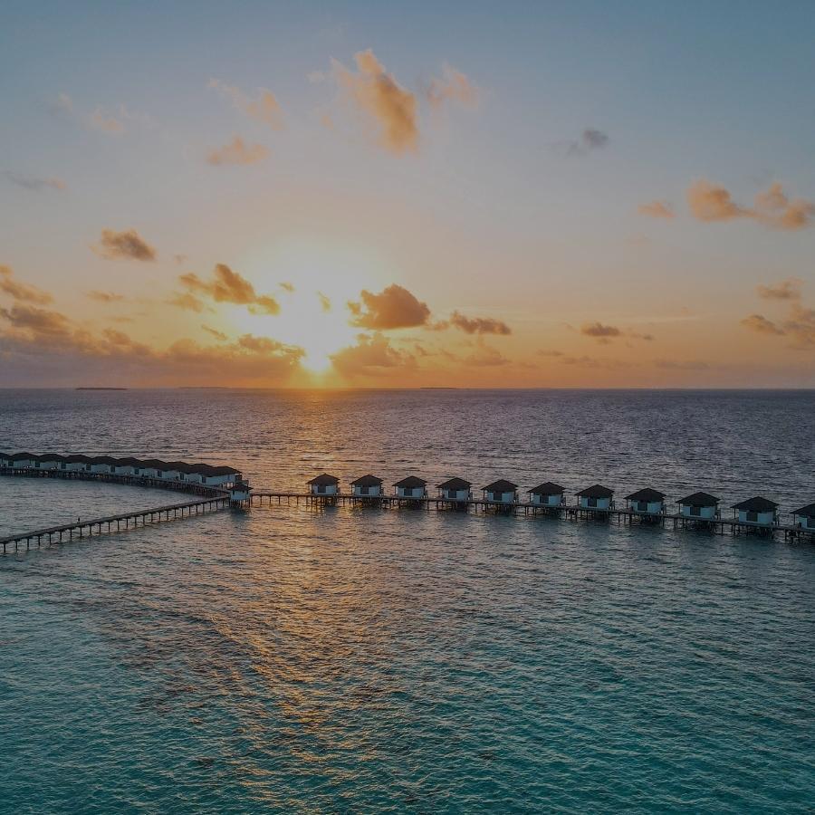 Lage Sunset View Wasserbungalows