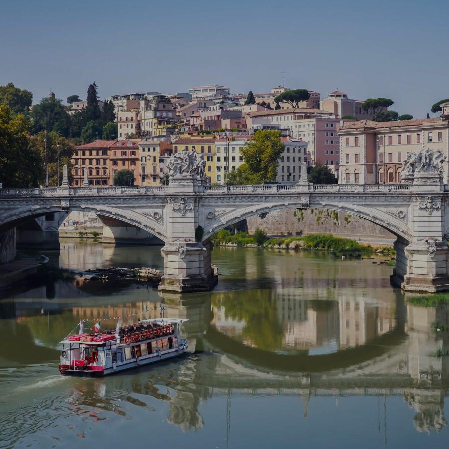 Avondrondvaart Rome, groepstour over rivier de Tiber